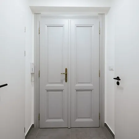 Apartment Luxury Musicians In By Metro Vysehrad *
