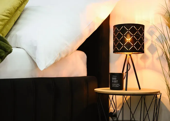 Luxury Musicians In By Metro Vysehrad * Praga